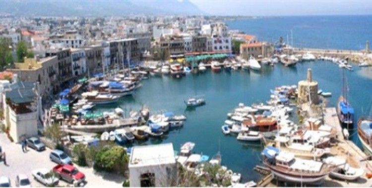 Kıbrıslı liderler sergi açılışı için bir araya geldi