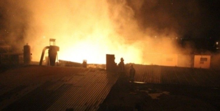 Kereste imalathanesinde yangın: 14 itfaiye aracı müdahale etti