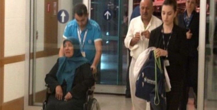 Şehidin annesi tekerlekli sandalyeyle döndü