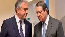 Kıbrıs'ta liderler ara bölgede bir araya geldi 