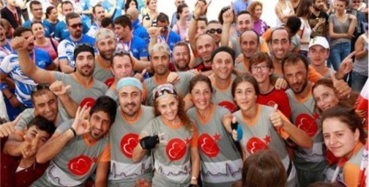 Mehmet Akif Ersoy Kalp Damar Cerrahisi ekibi birinciliğe uzandı 