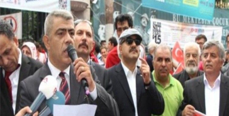 Gazeteciler Ahmet Hakan için yürüdü