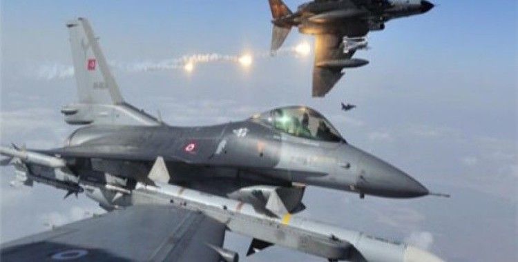 Türk hava sahasını ihlal eden Rus uçağı F-16'lar tarafından önlendi