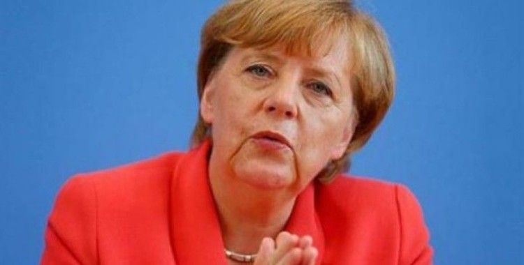 Merkel, 'Türkiye'nin AB üyeliğine hala karşıyız'