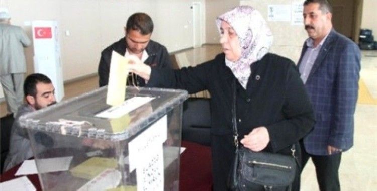 Elazığ Havalimanı'nda oy kullanma işlemleri başladı