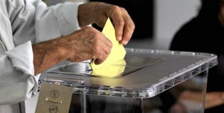 Fransa'daki Türk vatandaşları da oy kullanmaya başladı