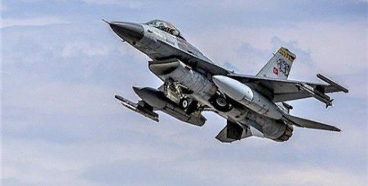 Ege'de türk jetlerine taciz