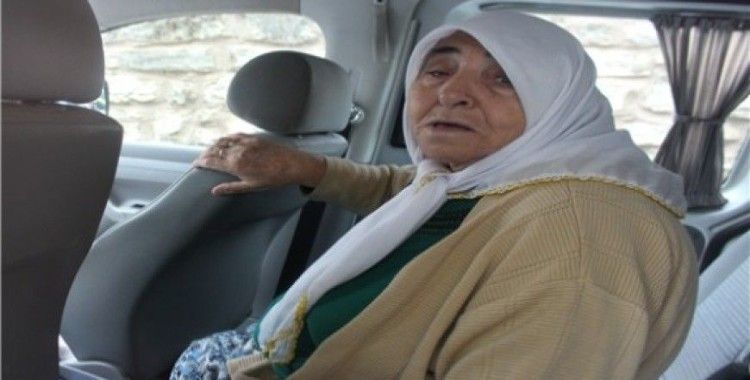 Astım hastası yaşlı kadın araçta mahsur kaldı