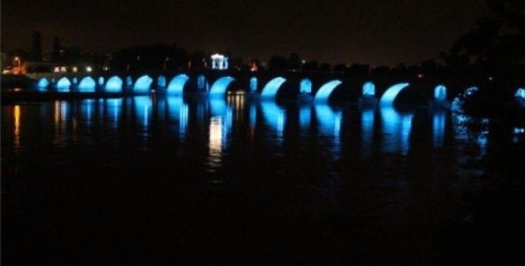 Tarihi Meriç Köprüsü aydınlatıldı 