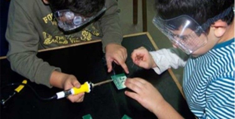 Beyoğlu'nun minik mucitleri icatlarını sergiledi