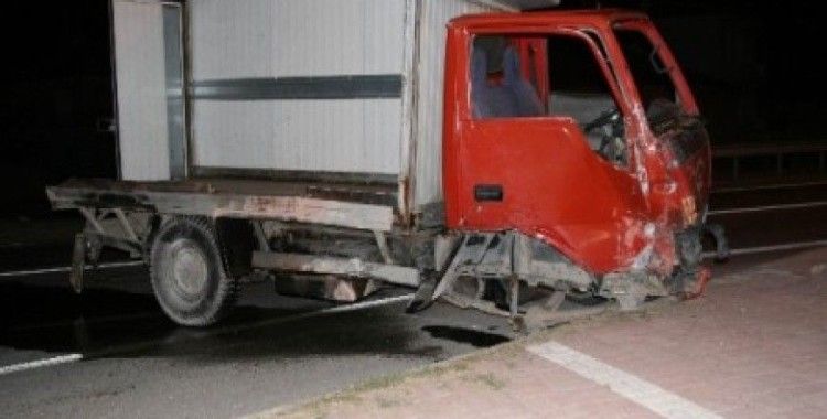 Kulu'da TIR ile kamyonet çarpıştı 1 yaralı