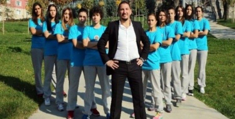 İstanbul'un ilk ve tek belediye kadın basketbol takımı sezonu açıyor
