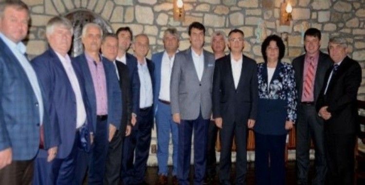 Başkan Dündar, Balkanlardaki meslektaşları ile buluştu