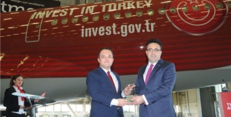 THY'nin 'Invest in Turkey' logolu uçağı tanıtıldı
