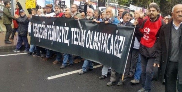 Cumhuriyet Gazetesi önünde protesto
