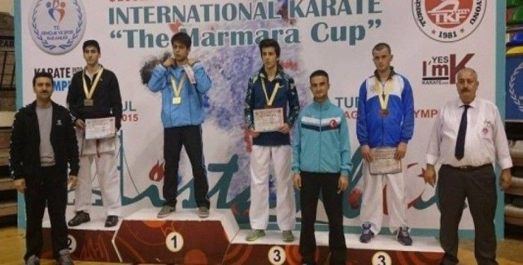 Yalovalı Karateci Öztürk İstanbul'dan madalyayla döndü