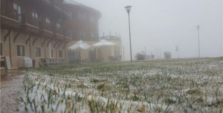 Düzce'ye mevsimin ilk karı yağdı