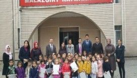 Minik öğrencilerden Kaymakam Kırlı'ya ziyaret
