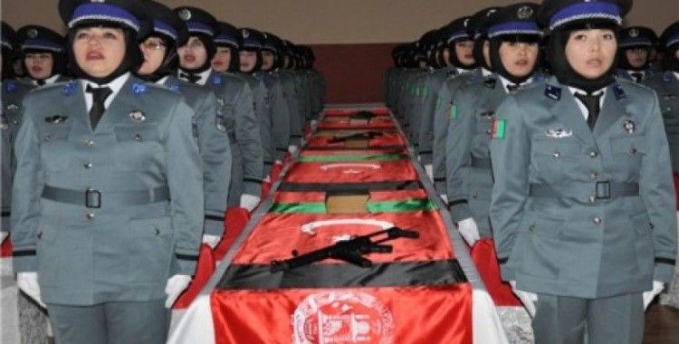 Sivas'ta Afgan kadın polisler mezun oldu