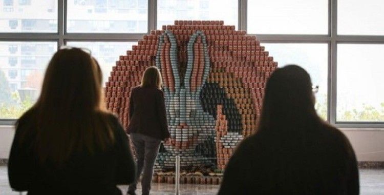 Konserve kaplarını sanata dönüştürdüler