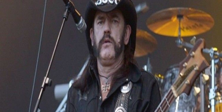 Rock yıldızı Lemmy Kilmister hayatını kaybetti