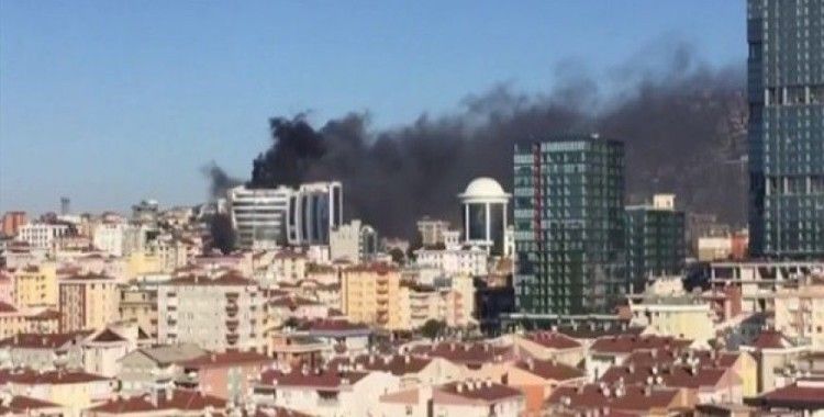 Maltepe'de 8 katlı iş merkezinde yangın