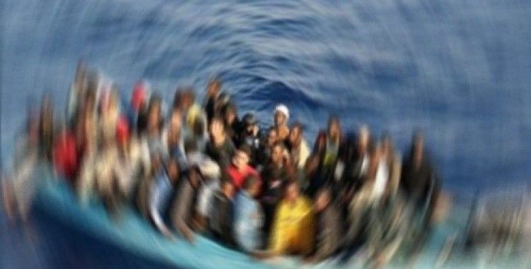 Çeşme'de 8 insan kaçakçısı ile 40 sığınmacı yakalandı