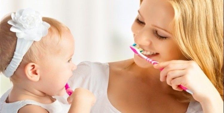 Annelere bebeklerin diş gelişimi için 4 önemli tavsiye