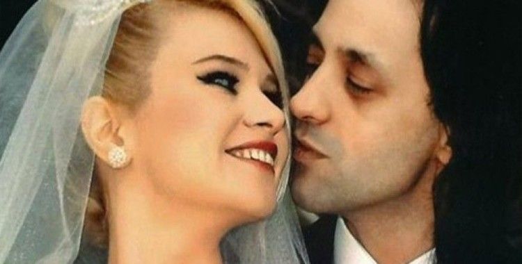 Duman grubunun sevilen solisti Kaan Tangöze  Eşinden Boşandı