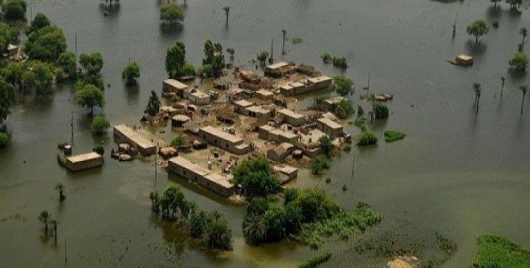 Pakistan'da şiddetli yağışlar 42 can aldı