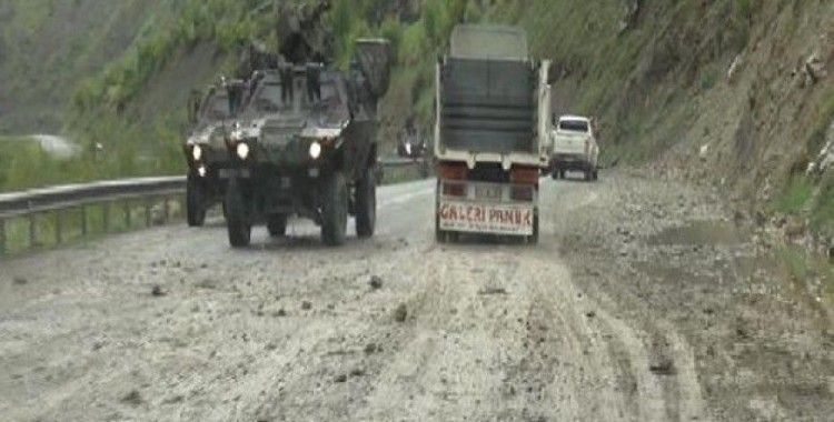 Çukurca'da askeri konvoya roketatarlı saldırı