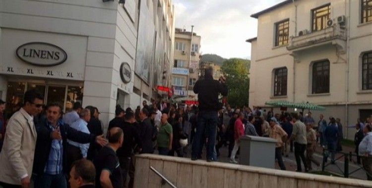 Bursa'da yasadışı gösteriye müdahale