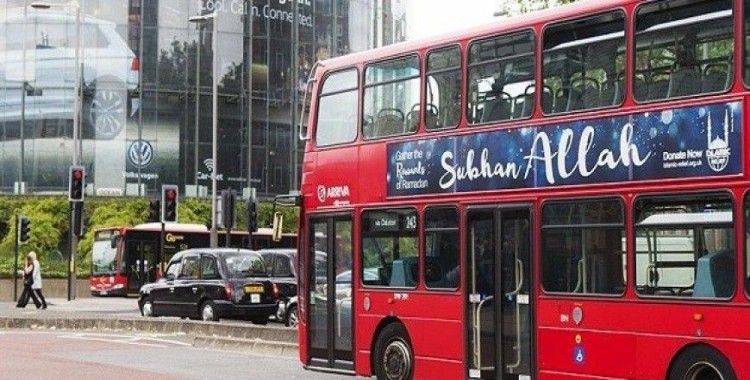 Londra'da otobüslere 'Sübhanallah' yazılı ilanlar yerleştirildi