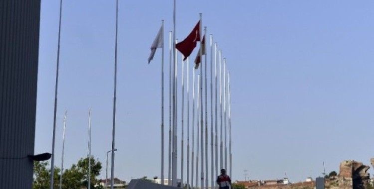 Abdi İpekçi'ye Fenerbahçe bayrağı asılmadı