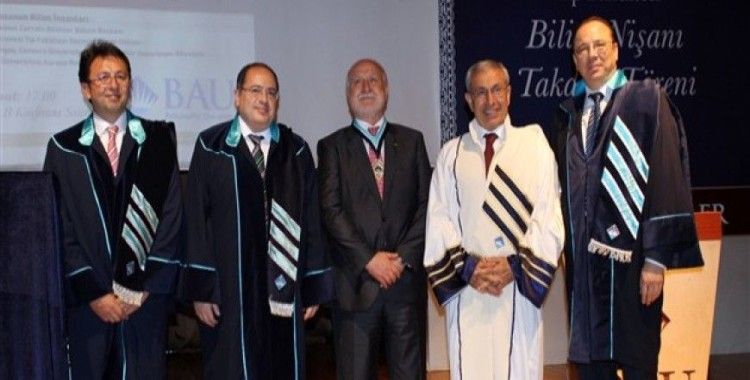 BAU Tıp Bilim Nişanı Prof. Dr. Theo Seiler'a verildi