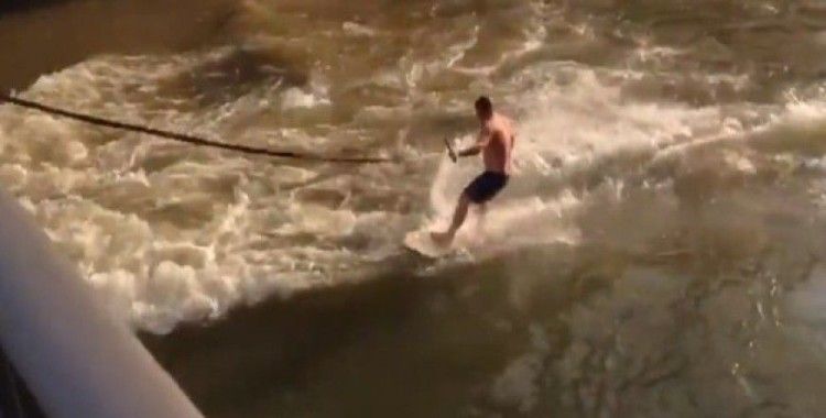 Nehirde bungee sörf