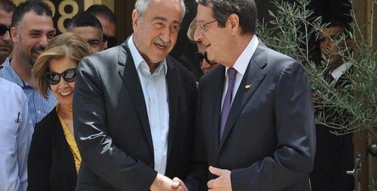 Akıncı ile Anastasiadis ara bölgede buluştu