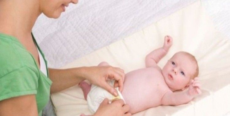 Her bez değişiminde bebeğinizin göbek bağını da temizleyin
