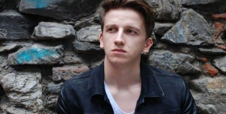 Yeşil sahalardan kamera karşısına