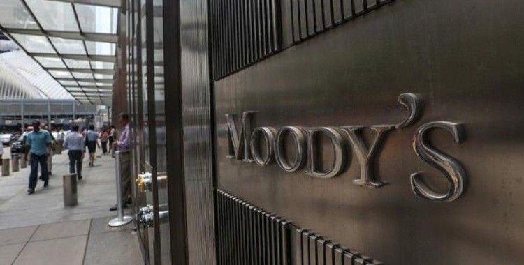 Moody's 12 İngiliz finans kuruluşunun görünümünü düşürdü