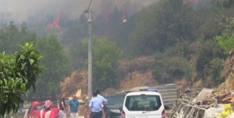Bodrum'da yangın, köye 100 metre kala söndürülebildi