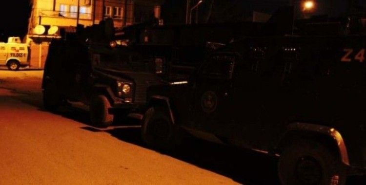 Muş'ta polise bombalı saldırı