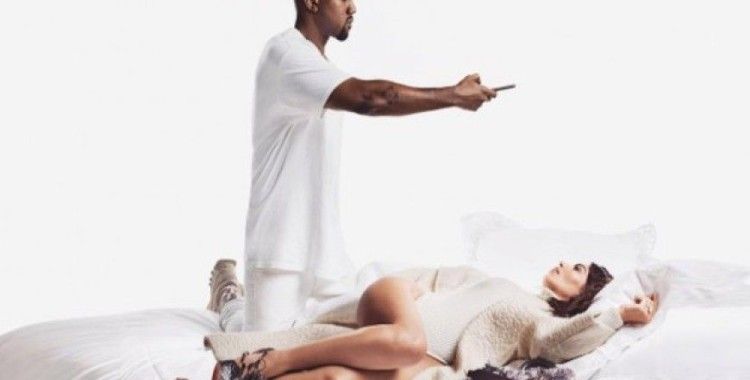 Kim Kardashian ve Kanye West'ten yatak pozları