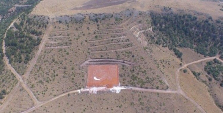 İç Anadolu’nun en büyük Türk bayrağı şekilleniyor