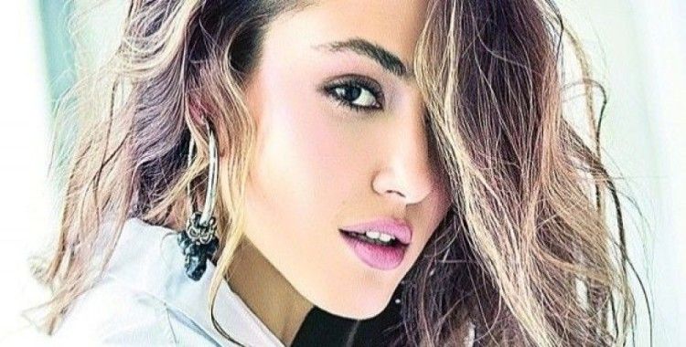 Hande Erçel sevgilisiyle böyle görüntülendi