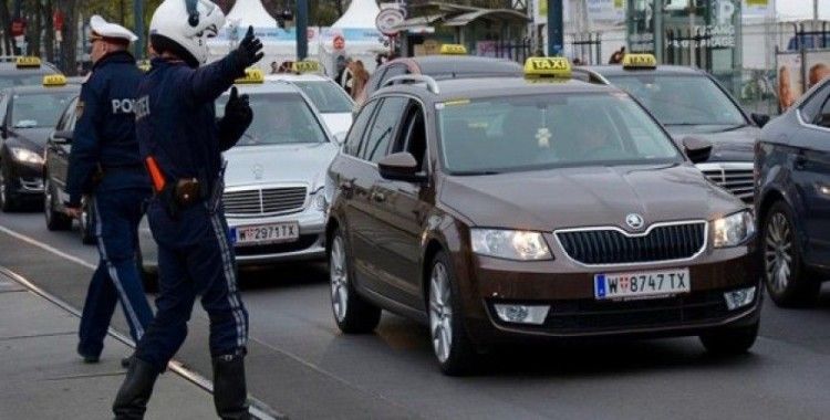 Avusturya’da PKK'ya tepki gösteren taksiciye ceza