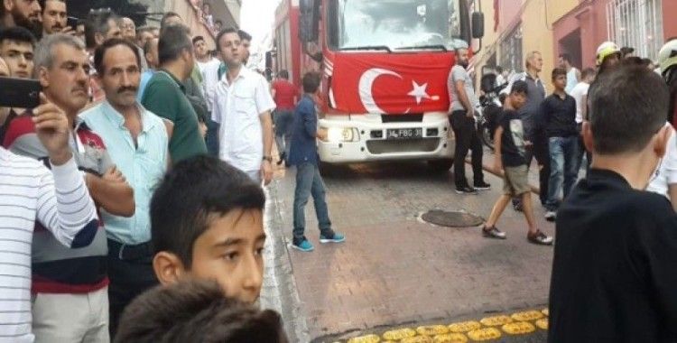 İstanbul’da korkutan yangın: Mahalleli sokağa döküldü