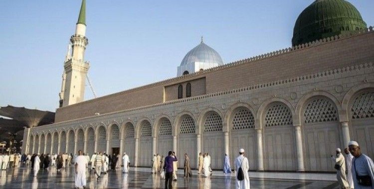 Hacılar Medine'deki kutlu mekanları ziyaret ediyor