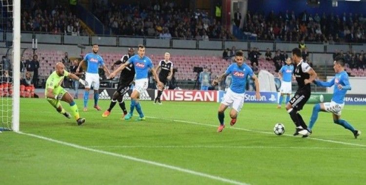 Beşiktaş Napoli'yi sahasında yıktı
