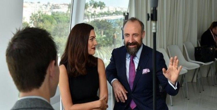 Cannes'da Halit Ergenç ve Bergüzar Korel'e büyük ilgi